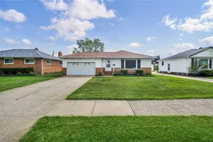 1299 Jackie Ln, Mayfield Heights, OH 44124 - Photo 2