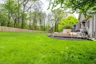 326 St Lawrence Cir, Northfield, OH 44067 - Photo 2