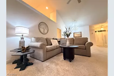 370 Rosebury Court, Mayfield Heights, OH 44124 - Photo 10