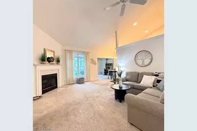 370 Rosebury Court, Mayfield Heights, OH 44124 - Photo 8