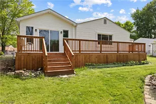 795 Tarry Ln, Amherst, OH 44001 - Photo 2