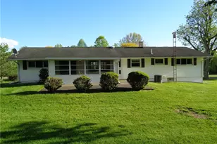 6105 Parknoll St SW, Massillon, OH 44646 - Photo 2