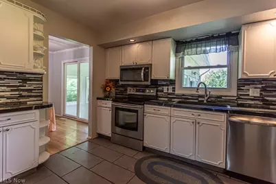 8523 Sleepy Hollow Drive NE, Warren, OH 44484 - Photo 6
