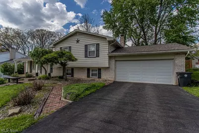 8523 Sleepy Hollow Drive NE, Warren, OH 44484 - Photo 2