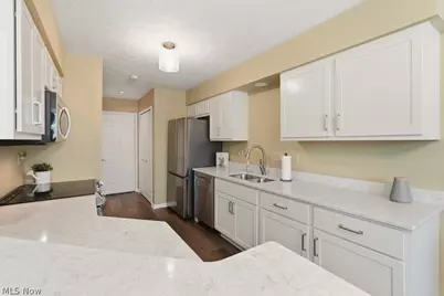 5653 Gateway Lane, Brook Park, OH 44142 - Photo 6