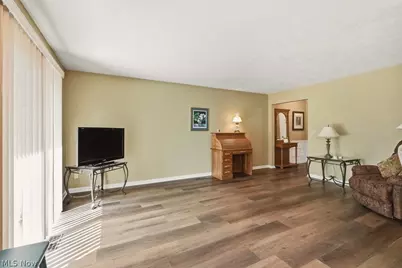 5653 Gateway Lane, Brook Park, OH 44142 - Photo 12