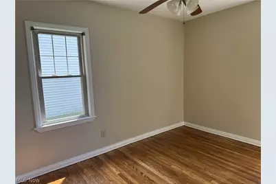 204 E Baird Avenue, Barberton, OH 44203 - Photo 12