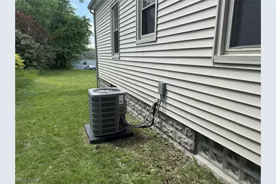 204 E Baird Avenue, Barberton, OH 44203 - Photo 2