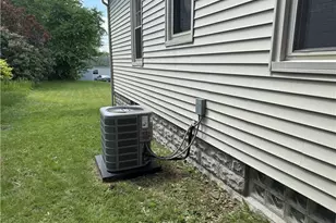 204 E Baird Ave, Barberton, OH 44203 - Photo 2