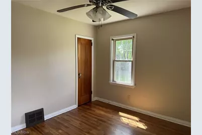 204 E Baird Avenue, Barberton, OH 44203 - Photo 10