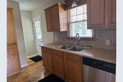204 E Baird Avenue, Barberton, OH 44203 - Photo 6