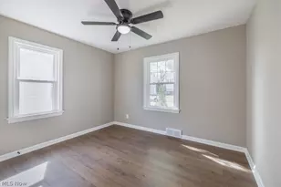 12329 Darlington Ave, Garfield Heights, OH 44125 - Photo 10