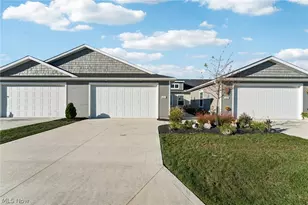 215 Silver Spg Cir, Elyria, OH 44035 - Photo 2