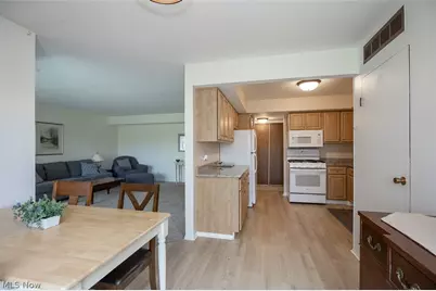 1105 Canyon View Road #204, Sagamore Hills, OH 44067 - Photo 8