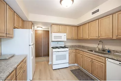 1105 Canyon View Road #204, Sagamore Hills, OH 44067 - Photo 6