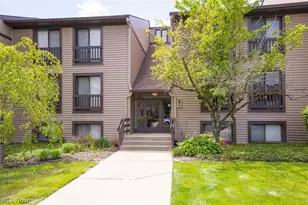 1105 Canyon View Rd, Sagamore Hills, OH 44067 - Photo 2