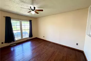 1128 Oakwood Dr, Vermilion, OH 44089 - Photo 4