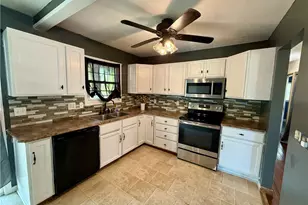 1128 Oakwood Dr, Vermilion, OH 44089 - Photo 12