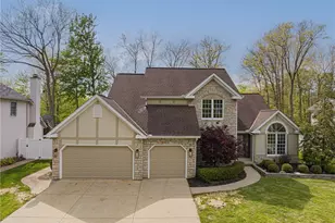 18964 Bears Paw Ln, Strongsville, OH 44136 - Photo 2