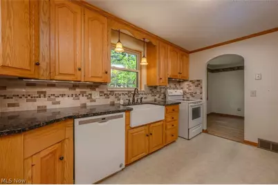 905 Pineview Avenue SE, North Canton, OH 44720 - Photo 6