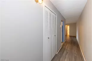 521 Tollis Pkwy, Grandview Heights, OH 44147 - Photo 2