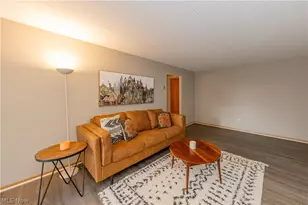 521 Tollis Pkwy, Grandview Heights, OH 44147 - Photo 6