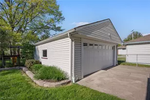 30401 Harrison St, Willowick, OH 44095 - Photo 4