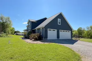 3052 Kerr Dr SE, New Philadelphia, OH 44663 - Photo 2