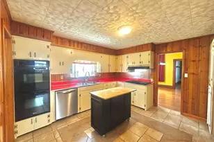 427 Columbia Ave, Williamstown, WV 26187 - Photo 14