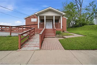 611 Hartford Avenue SE, Canton, OH 44707 - Photo 2