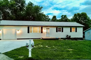 239 Locust Dr, Mineral Wells, WV 26150 - Photo 2