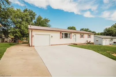 239 Locust Drive, Mineral Wells, WV 26150 - Photo 4