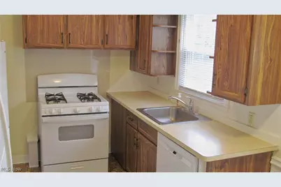 2346 26th Street, Cuyahoga Falls, OH 44223 - Photo 2