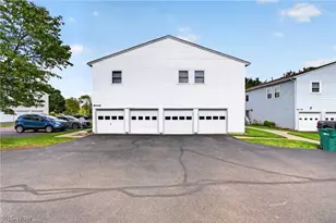 2549 Royal County Down Dr, Uniontown, OH 44685 - Photo 18