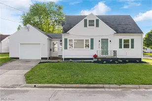 670 Davis St, Akron, OH 44310 - Photo 2