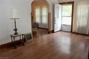 323 S Hazelwood Ave, Youngstown, OH 44509 - Photo 6