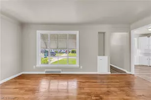 14205 Corridon Ave, Maple Heights, OH 44137 - Photo 4