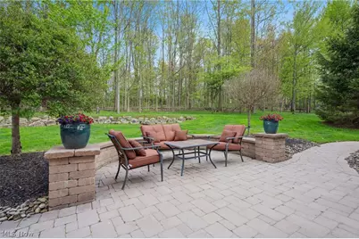7695 Cottonwood Trail, Chagrin Falls, OH 44023 - Photo 2