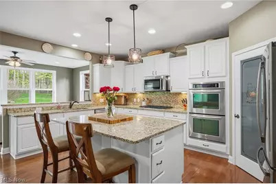 7695 Cottonwood Trail, Chagrin Falls, OH 44023 - Photo 14