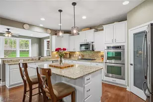 7695 Cottonwood Trail, Chagrin Falls, OH 44023 - Photo 14