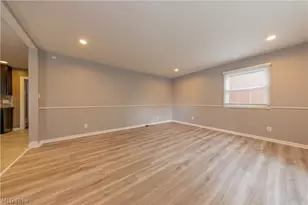 1241 Sunset Rd, Mayfield Heights, OH 44124 - Photo 12
