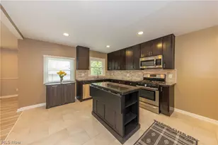 1241 Sunset Rd, Mayfield Heights, OH 44124 - Photo 8