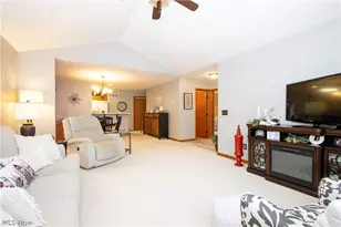 344 Woodbury Cir, Dalton, OH 44618 - Photo 4