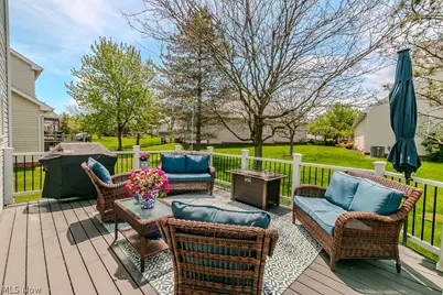 10266 Wildflower Way, Grandview Heights, OH 44147 - Photo 14