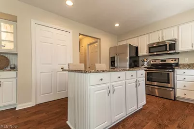 10266 Wildflower Way, Grandview Heights, OH 44147 - Photo 8