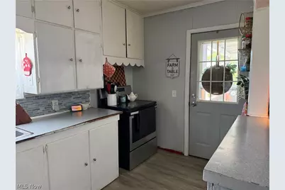 128 W 8th Street, Uhrichsville, OH 44683 - Photo 8