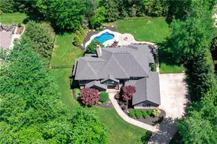 560 Club Dr, Aurora, OH 44202 - Photo 2