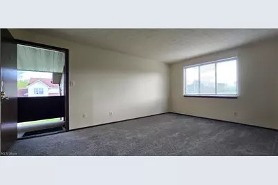 888 Rosamond Avenue, Akron, OH 44307 - Photo 2