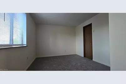899 Rosamond Avenue, Akron, OH 44307 - Photo 8