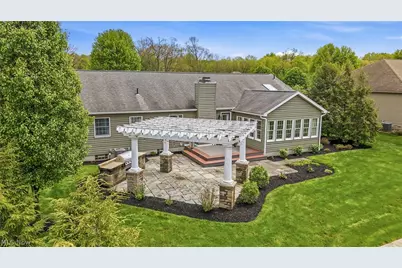 100 Forest Hill Drive, Hubbard, OH 44425 - Photo 12